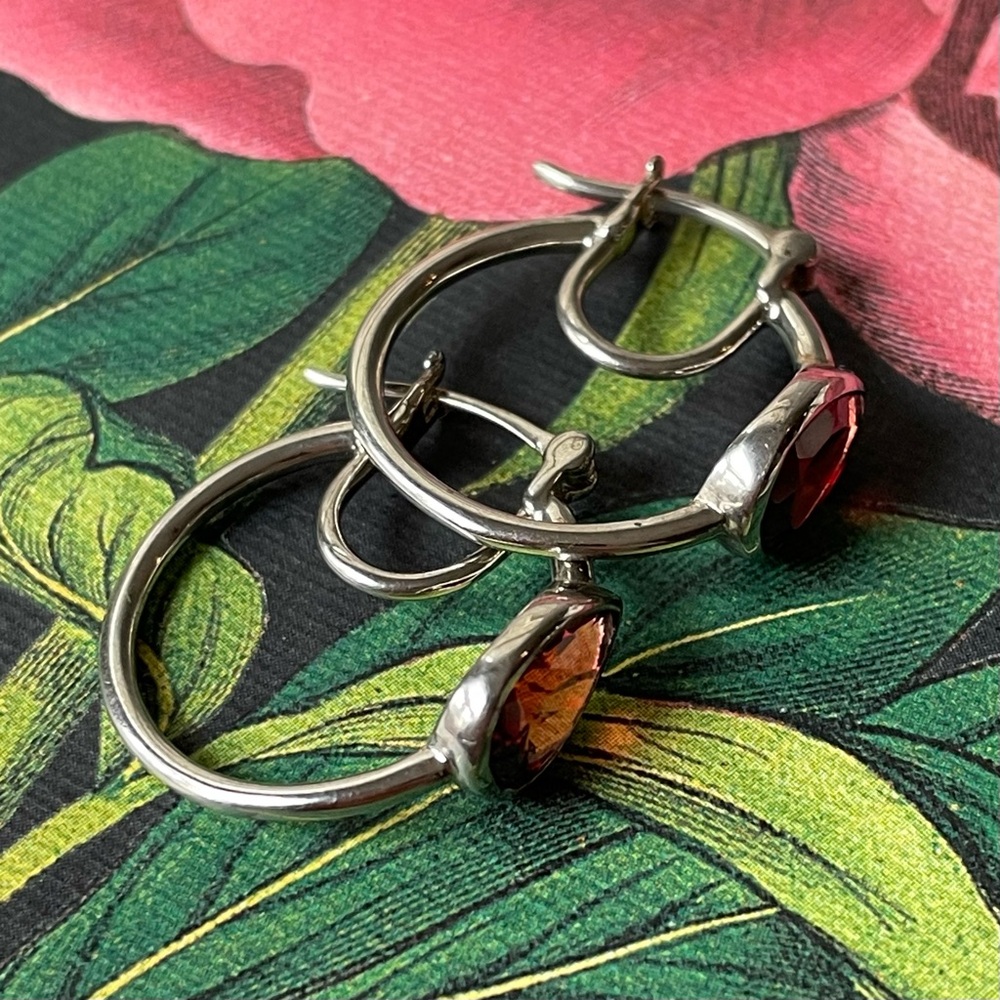 Stamped D’joy 925 sterling silver & teardrop garnets (?) double hoop earrings - Picture 6 of 9